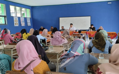 RAPAT KONSULTASI KOMITE MADRASAH DENGAN ORANG TUA PESERTA DIDIK KELAS 7